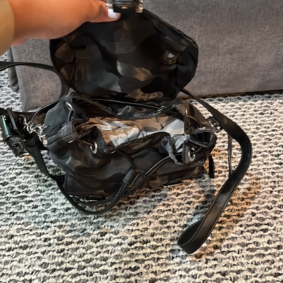 steve madden black camo mini backpack - Picture 2 of 5
